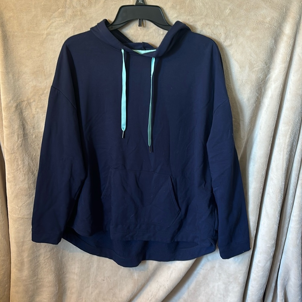 Very soft and lightweight two-toned sweatshirt from MTA Sport.